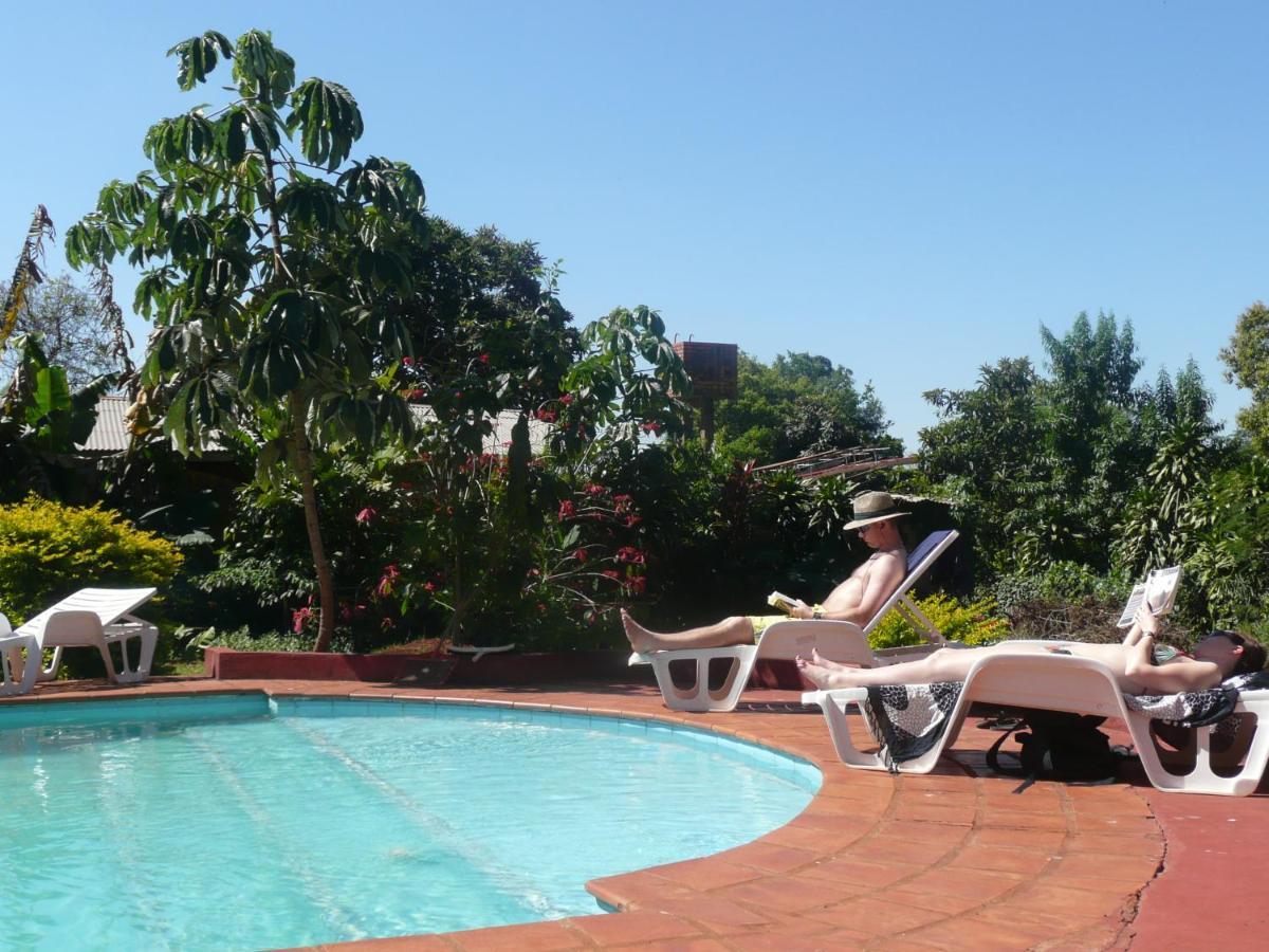 Residencial Uno Hostel Puerto Iguazú Buitenkant foto